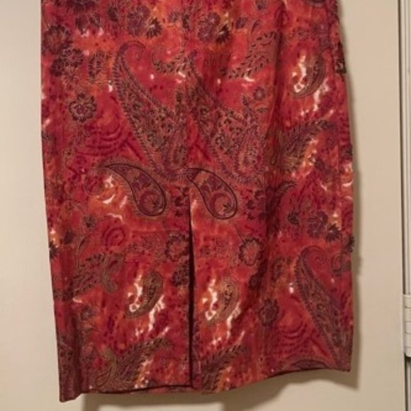 Heavily beaded skirt - Picture 3 of 7